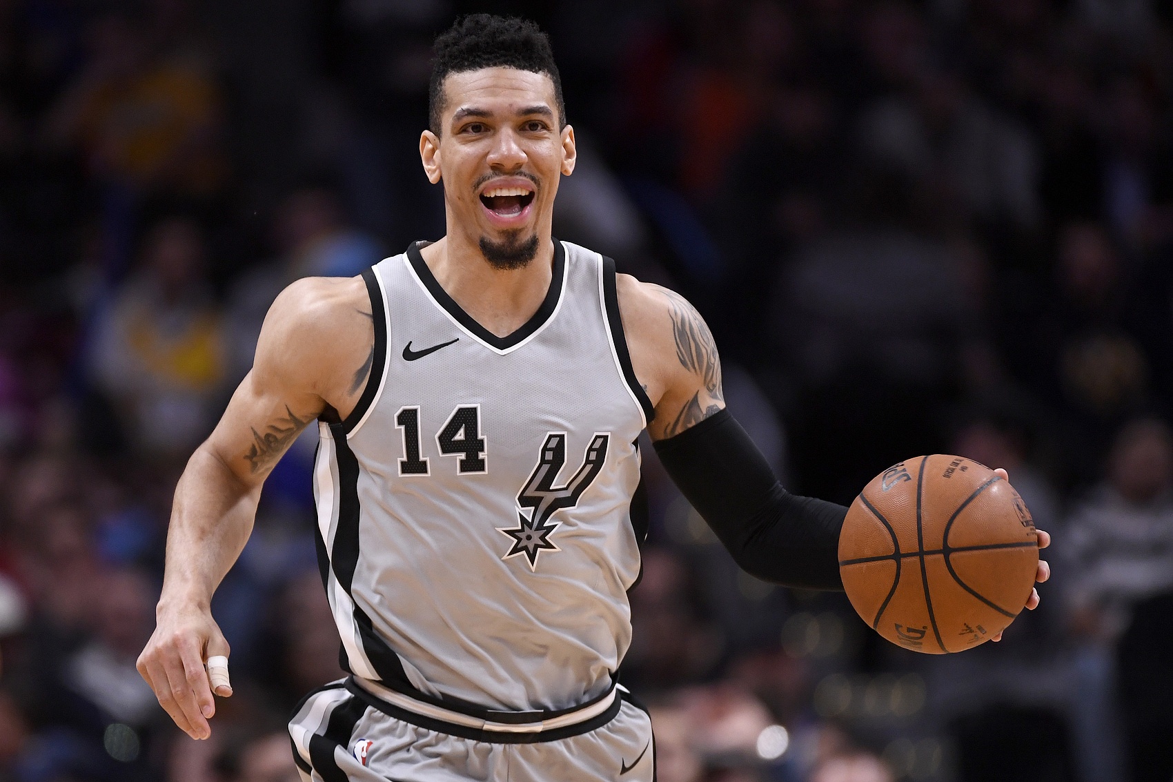 世界杯官方直播客户端下载中心-铁林：13&amp;14马刺那么强因阵容稳定 大学篮球都很少一套班底打4年
